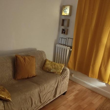 Parisian Vibes A Clichy Apartment Bagian luar foto