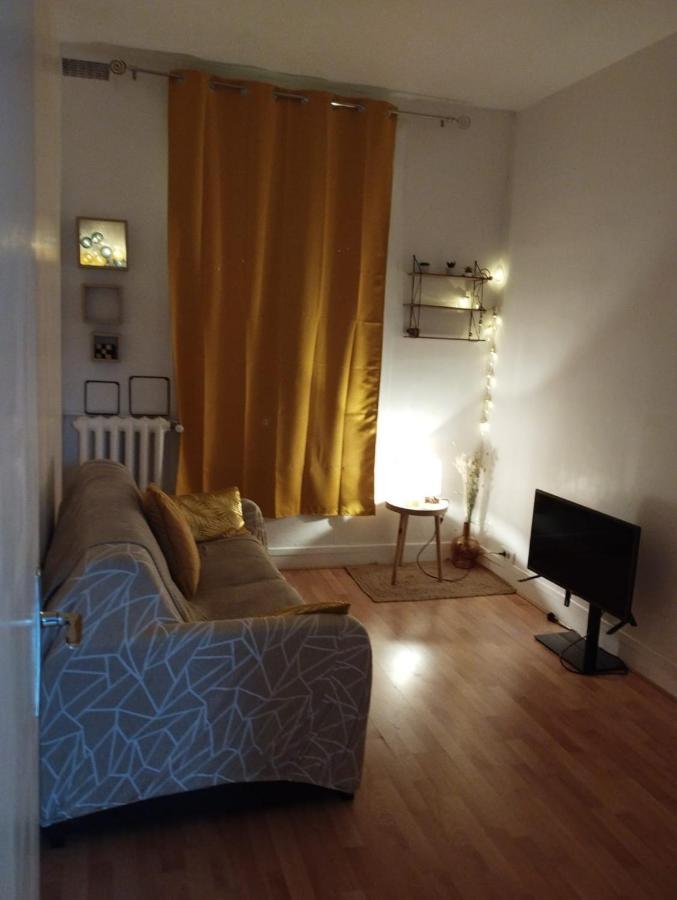 Parisian Vibes A Clichy Apartment Bagian luar foto