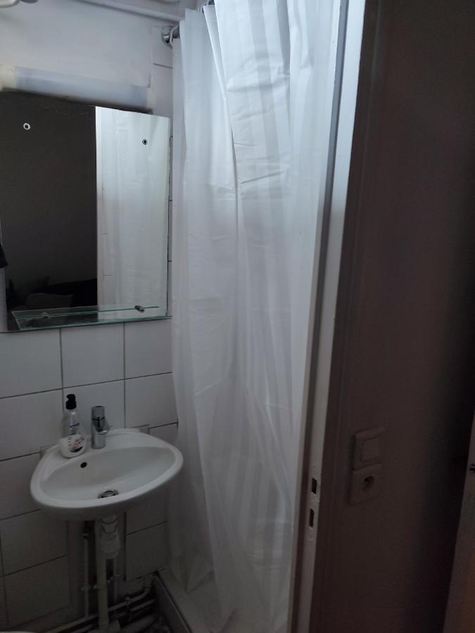 Parisian Vibes A Clichy Apartment Bagian luar foto